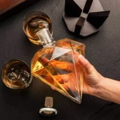 Carafe En Forme De Diamant